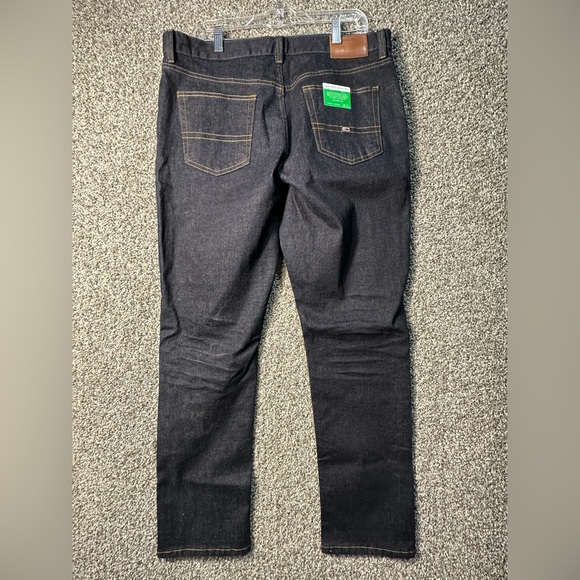 NWT Tommy Hilfiger Men’s Relaxed Fit Straight Jeans Size 34x32 - Picture 2 of 4